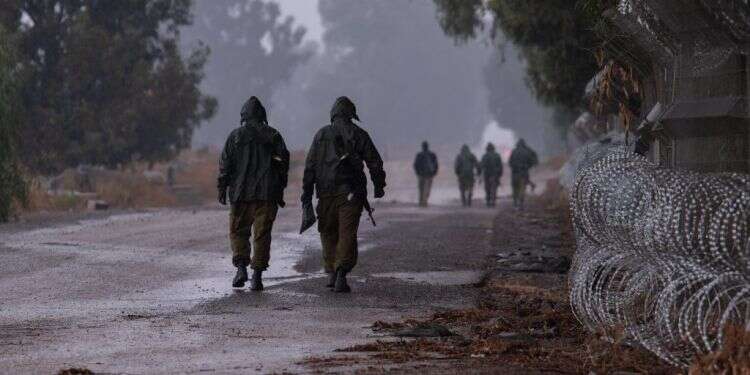 חיילים בסמוך לגבול לבנון. צילום: אייל מרגולין/פלאש90 חיילים בסמוך לגבול לבנון