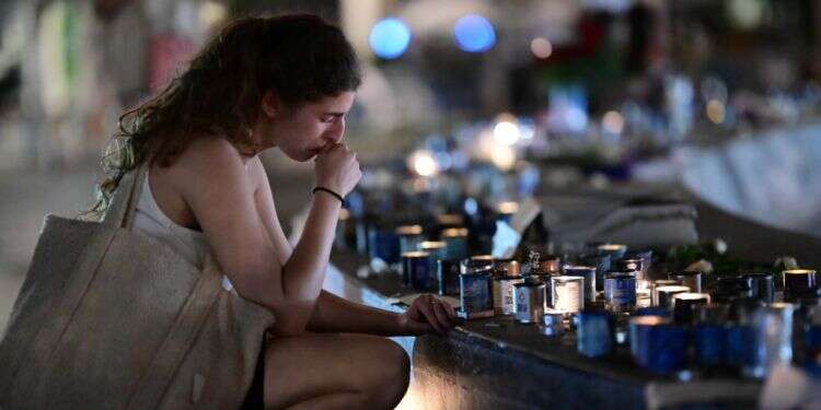 יש הרבה דרכים לשרוד מלחמה, אחת מהן היא זנב של שממית