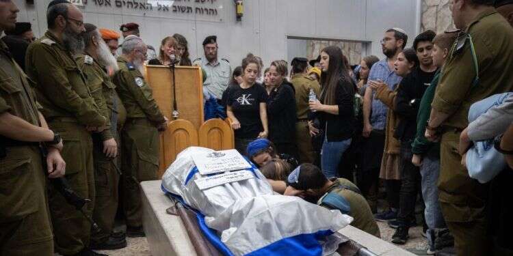 לווייתו של פדיה מרק, השבוע. צילום: אורן בן־חקון, פלאש 90 "אבא נרצח, שלומי נהרג, פדיה נפל": השכול היכה בשלישית במשפחת מרק