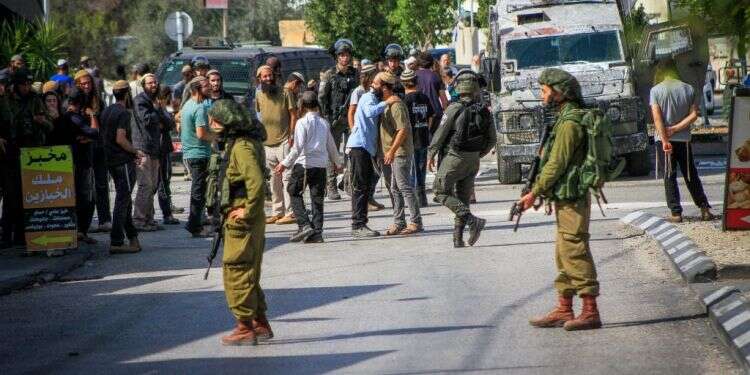 חיילים שומרים בהפגנה  ליד הכפר דיר שרף, ממערב לעיר שכם, בתגובה לפיגוע הירי. צילום: נאסר אישתיה/פלאש90 צה"ל חיסל מחבלים בג'נין; עלייה בניסיונות הפיגועים ביו"ש