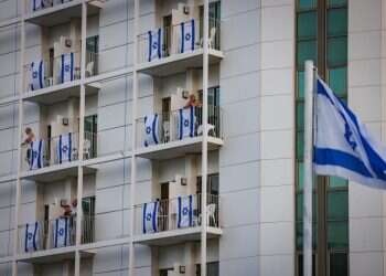 ציר השכול: כשאחות של חטוף יוצאת מחיפה לניחום אבלים בחברון