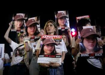 משפחות חטופים בתגובה לעסקה: "אתם מפרידים משפחות, צריך להחזיר את כולם"