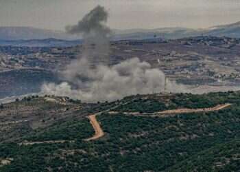 הפצצה בדרום לבנון. צילום: אייל מרגולין/פלאש 90 פורסם שמו של עובד חברת חשמל שנהרג במתקפת חיזבאללה; צה"ל תוקף בצפון