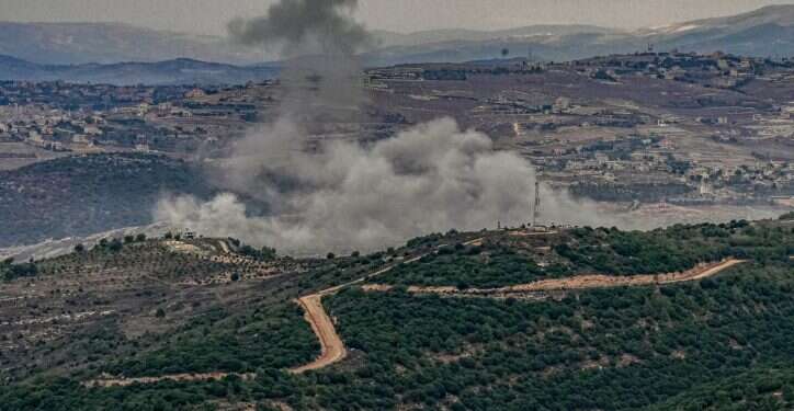 הפצצה בדרום לבנון. צילום: אייל מרגולין/פלאש 90 פורסם שמו של עובד חברת חשמל שנהרג במתקפת חיזבאללה; צה"ל תוקף בצפון