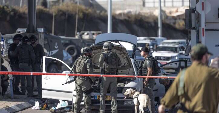 לוחם צה"ל נרצח בפיגוע במחסום המנהרות: ההערכה – המחבלים תכננו טבח בירושלים