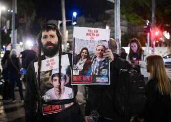 "לא להשאיר אף אחד בשבי": משפחות חטופים מתנגדות לשחרור חלקי