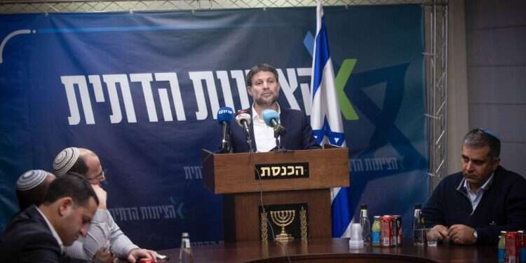 סמוטריץ' בישיבת הסיעה בשבוע שעבר. צילום: אורן בן־חקון, פלאש 90