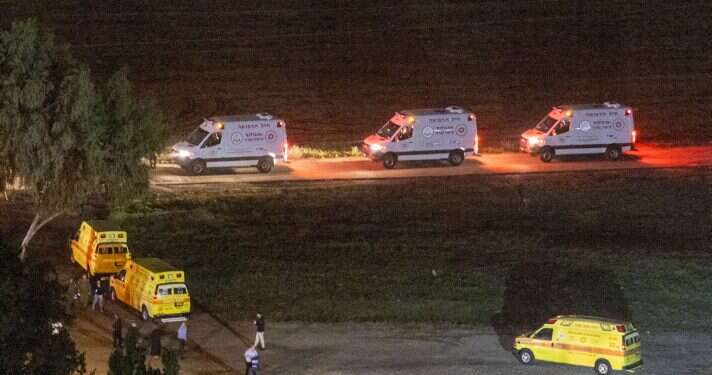 שחרור החטופים בפעימה השלישית. צילום: יוסי אלוני, פלאש 90 הפעימה השלישית: 14 ישראלים ושלושה אזרחי תאילנד שוחררו משבי חמאס