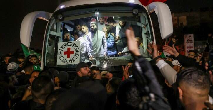 תלונה במשטרה נגד המחבלת ששוחררה: "חזרה להסית לטרור"