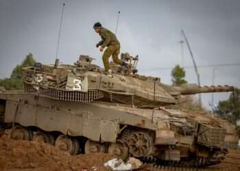 "בזמן שהחיילים נלחמים עבור העתיד שלנו, אנחנו נילחם עבור העתיד שלהם"