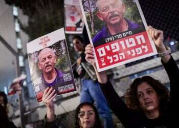 מפגינים בעד עסקת חטופים רחבה מול הקריה