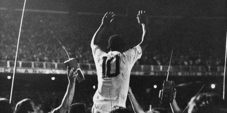 כדורגל בזמן מלחמת גטי אימג'ס, לע בישראל ובעולם: היסטוריה של ליגות כדורגל תחת אש