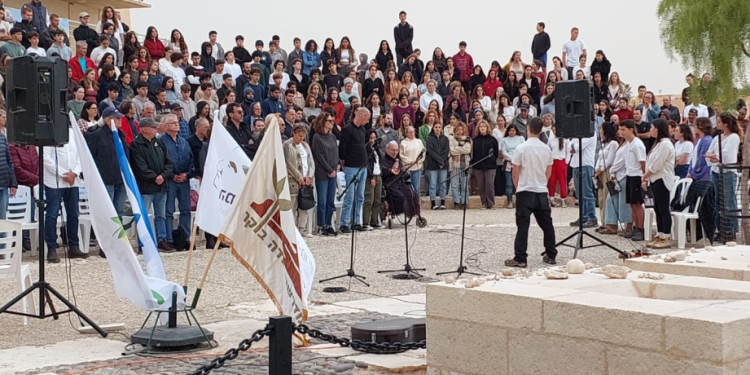 יובל למותו, זכה בן־גוריון לאזכרה העממית שתמיד רצה