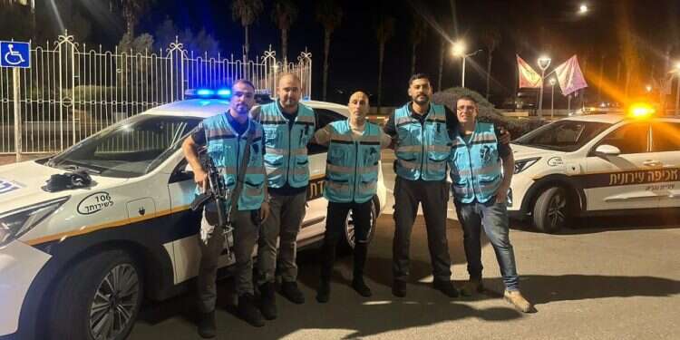 מתנדבים במסגרת יוזמת אלומה בנהריה. צילום: באדיבות עיריית נהריה