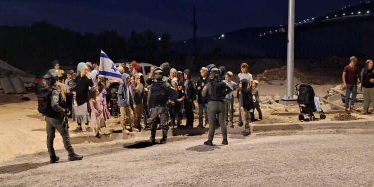 "נותנים חמצן לאויבים": כבישים ששימשו מחבלים ביו"ש נפתחו לתנועה