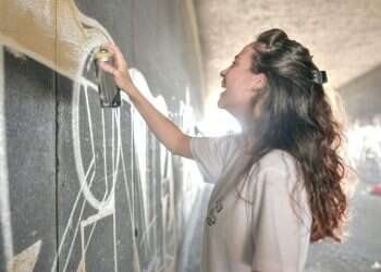 "היא העוגן של כולם": סיפורה של ענבר היימן, שנחטפה מהמסיבה ברעים