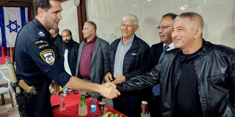 נציגי החברה הבדואית למפקד מחוז הדרום: "לא נהיה נטל על משטרת ישראל"