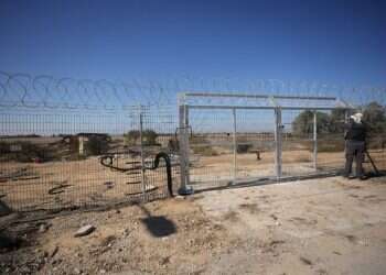 משרד הביטחון החל באיסוף חפציהם האישיים של המפונים מתוך הריסות הבתים