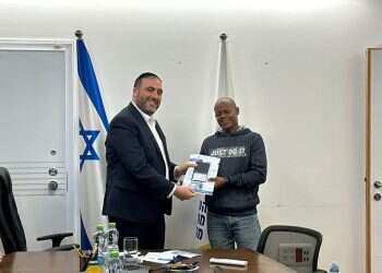 אזרח אריתראי שהציל חיי קצין בכיר בזמן הטבח קיבל תושבות ישראלית