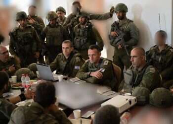 הרמטכ״ל בהערכת מצב עם הלוחמים בעזה: ״חזקו את הרוח, גאה בכם״. צילום - דובר צה