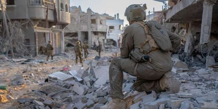 הלחימה בעזה נמשכת. הרמטכ"ל למח"ט גולני בקשר: "כולנו מאחוריכם"