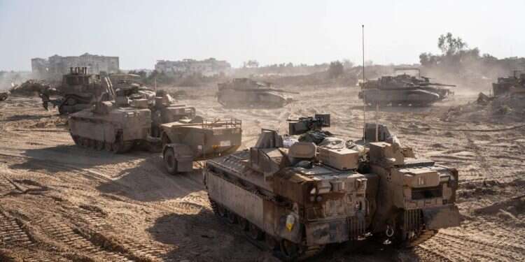 כוחות צה הלחימה בעזה נמשכת. הרמטכ"ל למח"ט גולני בקשר: "כולנו מאחוריכם"