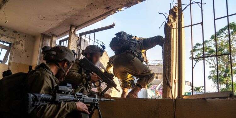 לוחמי חטיבת הנח פיר מנהרת טרור בתוך מסגד ומשגרי רקטות במטעים: לוחמי הנח"ל מטהרים את ג'באלייה