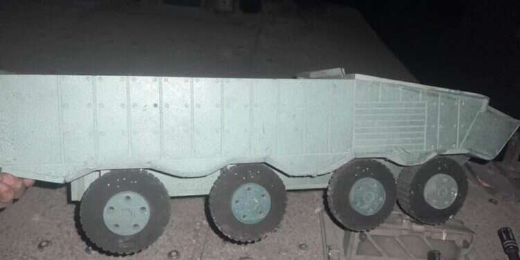 דגם של רכב צה"לי ושל חומת הרצועה: תיעוד – כך נערך חמאס לטבח