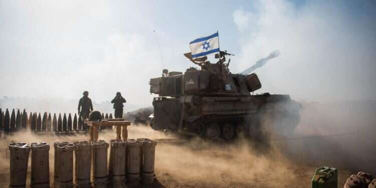 צוות קרב חטיבתי בפעולה. צילום: דובר צה "כל יום יש לנו תקיפה שאנחנו חושבים שהיא הכי מיוחדת, ואז מגיעה מטרה חדשה"