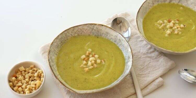 מרק זוקיני. צילום: אפרת ליכטנשטט כתום, ירוק ועם נקניקיות: מתוכני המרקים שיעשו לכם את החורף