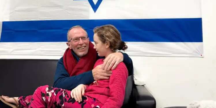 בדמעות וחיבוקים: החטופים ששוחררו אוחדו עם משפחותיהם