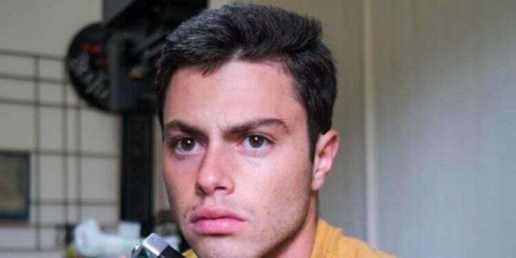 לביא ליפשיץ ז לביא ליפשיץ ז"ל נפל בעזה: "הוא אומר לי 'אבא, החיים שלי לא שווים יותר משל חבר אחר. לכן אני הולך'"