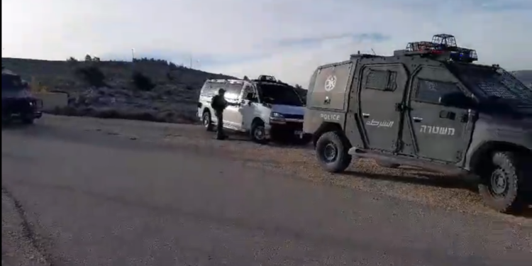 תיעוד מעבודת המנהל האזרחי בעמונה להריסת המבנים בבוקר שבו נהרג בן היישוב בקרב: המשטרה פינתה מתיישבים מעמונה