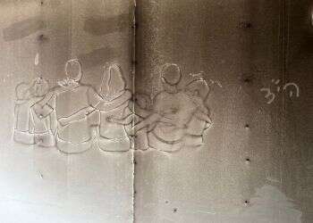 איור שצויר בפיח באחד הבתים השרופים בבארי. צילום: רם כהן "צריף הנוסטלגיה" של קיבוץ בארי שרד את טבח שמחת תורה