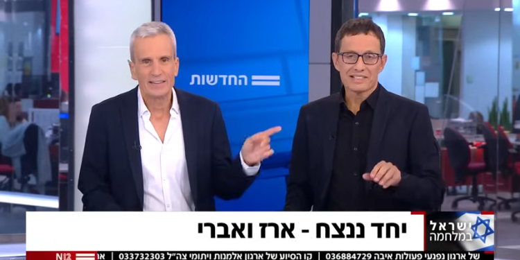 ארז טל ואברי גלעד. צילום מסך מתוך ערוץ 12 יש תוכנית שהיא קרן אור באפלת השידורים החיים