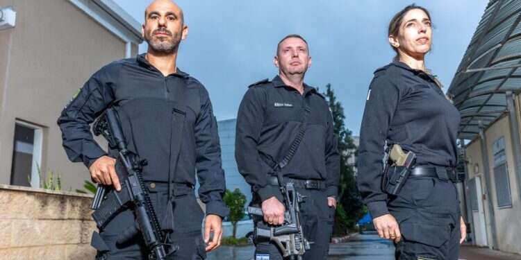 מביטים לרוע בעיניים: אנשי השב"ס מספרים על החיים מול הרוצחים השפלים