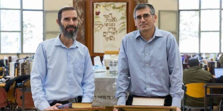 הרב וולפסון (מימין) והרב עיטם. צילום: לירון מולדובן הרב וולפסון (מימין) והרב עיטם