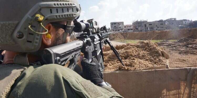 לוחם צה בעזה:450 מטרות הותקפו. בבקעת הירדן: חילופי אש כבדים במבצע מעצרים