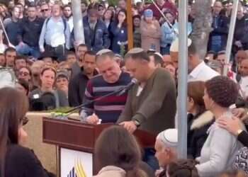 אייל בוצחק, אביו של סרן אושרי משהץ צילום מסך מתוך סרטון שפורסם בישראל שלי האב ספד לבנו ותקף את קמפיין "המשתמטים": "קופירייטר עלוב. אין לכם סליחה, מחילה וכפרה"