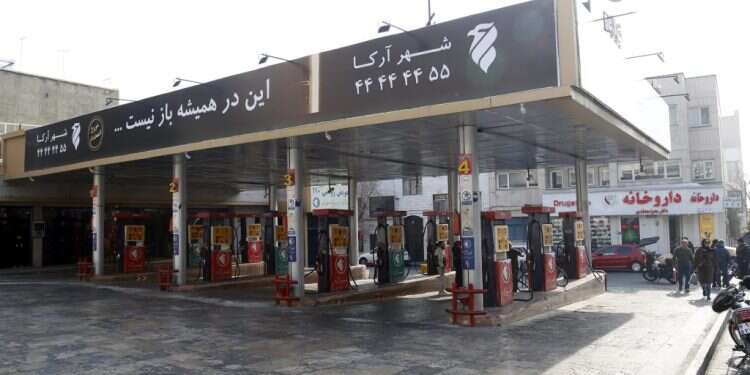 תחנת דלק מושבתת בטהרן, השבוע. צילום: אי.פי.איי