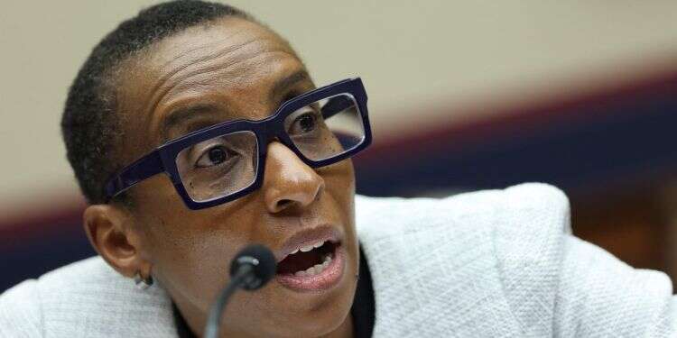 נשיאת הרווארד קלודין גיי מוסרת עדות על אנטישמיות בקמפוסים בפני הקונגרס. צילום: AFP דווקא בנוגע לטבח יהודים, האקדמיה האמריקנית פתאום נזכרה בחופש הביטוי