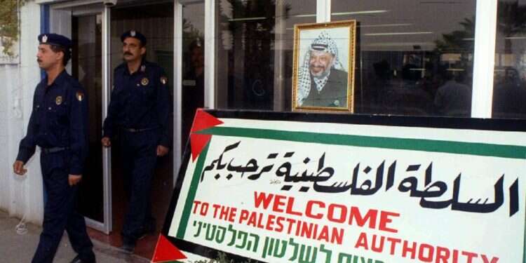 שוטרים פלסטיניים בגבול עזה־מצרים, 1994. צילום: רויטרס