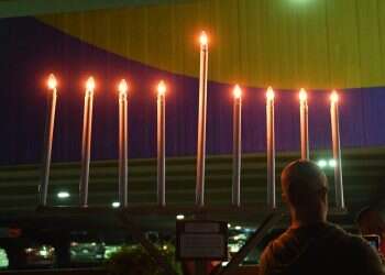 ארה"ב: הדלקת חנוכייה בפסטיבל – בתנאי שתלווה בתמיכה בהפסקת אש