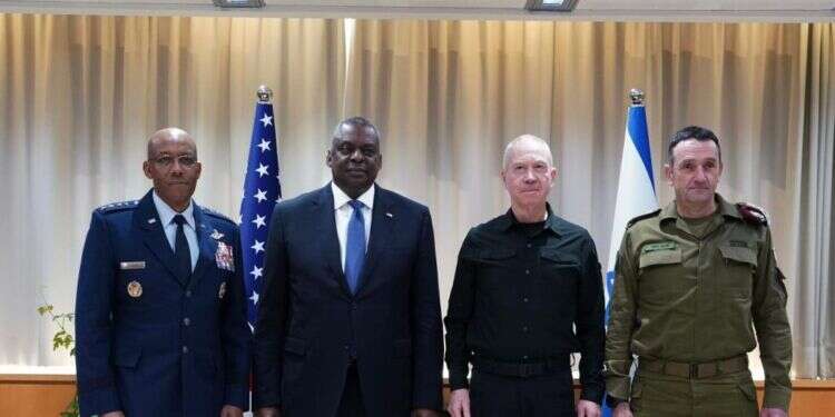 שר ההגנה האמריקני בארץ – הלחץ על ישראל מתגבר