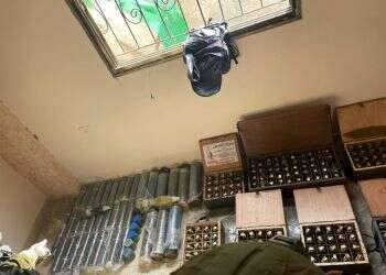 אמצעי הלחימה שאותרו בח'אן יונס. צילום: דובר צה אמצעי הלחימה שאותרו בח'אן יונס