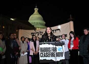 אלכסנדריה אוקזיו-קורטז בהפגנה נגד ישראל בוושינגטון