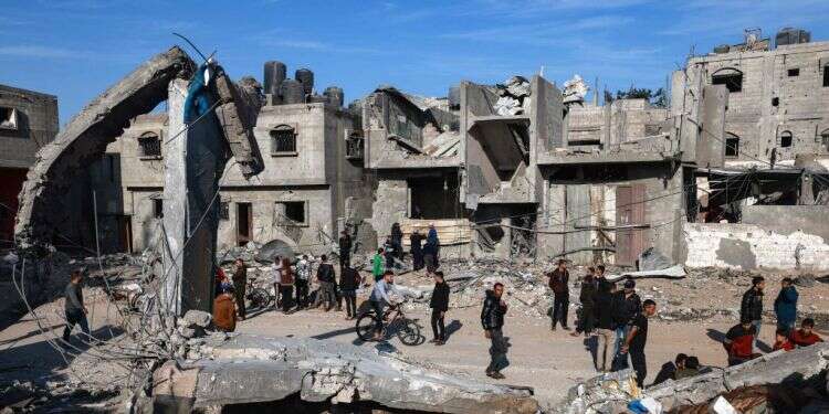 שכונה ברפיח אחרי תקיפה של חיל האוויר. צילום:AFP שכונה ברפיח אחרי תקיפה של חיל האוויר. צילום:AFP