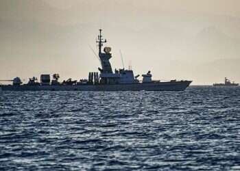 "ברור שמתקפות החות'ים יימשכו": מפקד הכוח הבינלאומי בים האדום בריאיון