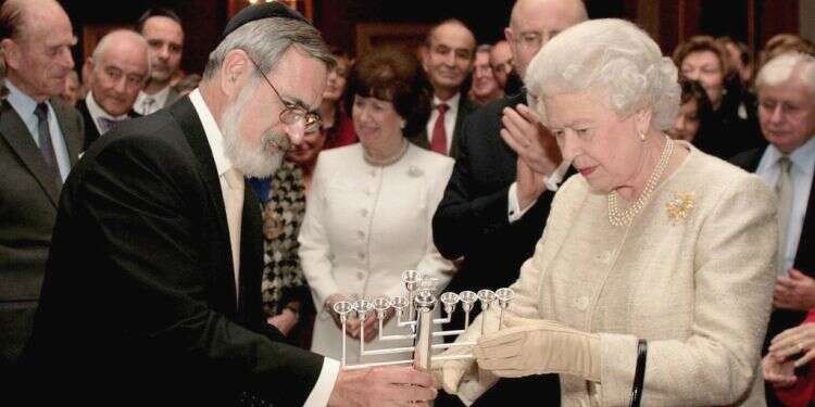 הרב היחיד שהגותו פנתה לעולם הרחב: 4 שנים למות הרב יונתן זקס