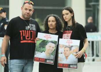 "ע-כ-ש-י-ו": באנגלית זה נשמע יותר טוב